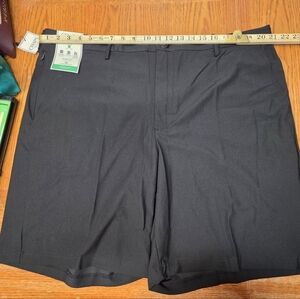 CHAPS Men's Black Slim Fit Golf Shorts 42 NWT